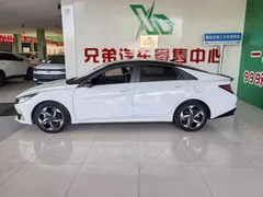 2021 Hyundai Elantra 1.5L CVT LUX Premium, белый — фото 7