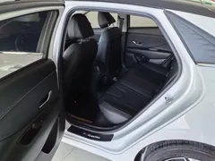 2021 Hyundai Elantra 1.5L CVT LUX Premium, белый — фото 10