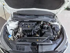 2021 Hyundai Elantra 1.5L CVT LUX Premium, белый — фото 12