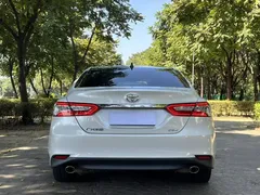 2021 Toyota Camry 2.5G Luxury, белый — фото 6