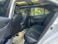 2021 Toyota Camry 2.5G Luxury, белый — фото 7