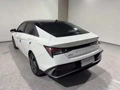 2023 Hyundai Elantra 1.5L CVT LUX Premium, белый — фото 5