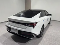 2023 Hyundai Elantra 1.5L CVT LUX Premium, белый — фото 6