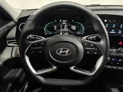 2023 Hyundai Elantra 1.5L CVT LUX Premium, белый — фото 10