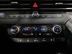 2023 Hyundai Elantra 1.5L CVT LUX Premium, белый — фото 13