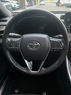 2022 Toyota Avalon 2.0L Luxury, белый — фото 7