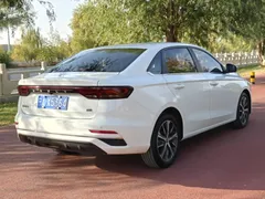 2022 Geely Emgrand 4th Gen 1.5L CVT Premium, белый — фото 4