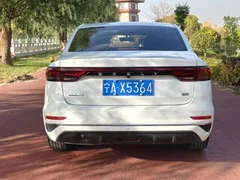 2022 Geely Emgrand 4th Gen 1.5L CVT Premium, белый — фото 5