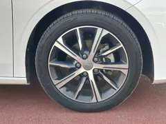 2022 Geely Emgrand 4th Gen 1.5L CVT Premium, белый — фото 10