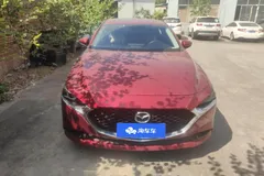 2022 Mazda Mazda3 2.0L AT, красный — фото 2