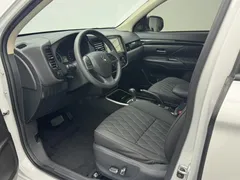 2021 Mitsubishi Outlander 2.0L 2WD 5-seat, белый — фото 4