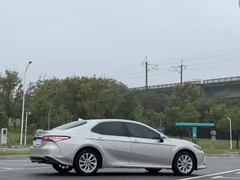 2021 Toyota Camry 2.0G Luxury — фото 17
