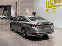 2022 Lexus ES 200 Excellence — фото 5