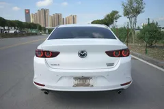 2023 Mazda Mazda3 2.0L AT, белый — фото 9