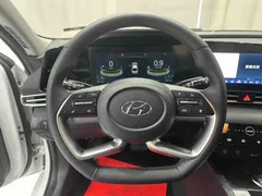 2022 Hyundai Elantra 1.5L CVT Flagship TOP, белый — фото 8