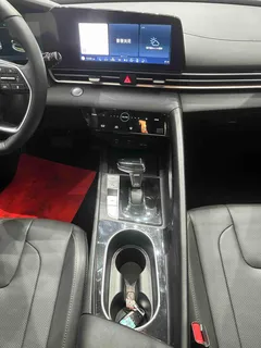 2022 Hyundai Elantra 1.5L CVT Flagship TOP, белый — фото 12