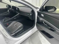 2022 Hyundai Elantra 1.5L CVT Flagship TOP, белый — фото 16