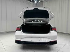 2022 Hyundai Elantra 1.5L CVT Flagship TOP, белый — фото 18