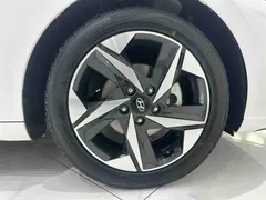 2022 Hyundai Elantra 1.5L CVT Flagship TOP, белый — фото 20