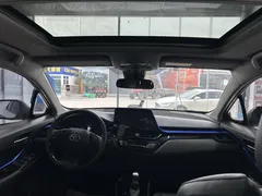 2021 Toyota C-HR 2.0L Luxury, белый — фото 7