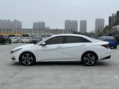 2022 Hyundai Elantra 1.5L CVT LUX Premium, белый — фото 7