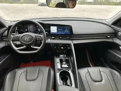 2022 Hyundai Elantra 1.5L CVT LUX Premium, белый — фото 17