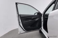 2022 Toyota Yaris L Zhixuan X 1.5L CVT Leading Plus, белый — фото 11