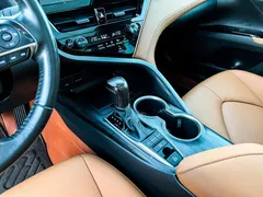2021 Toyota Camry 2.5G Luxury — фото 9