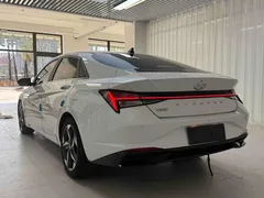 2022 Hyundai Elantra 1.5L CVT LUX Premium, белый — фото 4