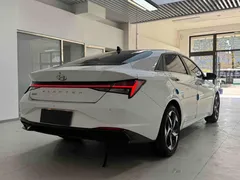 2022 Hyundai Elantra 1.5L CVT LUX Premium, белый — фото 6