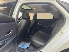 2022 Hyundai Elantra 1.5L CVT LUX Premium, белый — фото 8