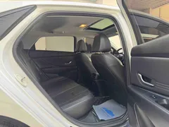 2022 Hyundai Elantra 1.5L CVT LUX Premium, белый — фото 9