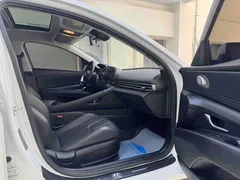2022 Hyundai Elantra 1.5L CVT LUX Premium, белый — фото 10