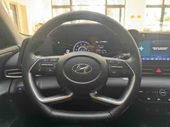 2022 Hyundai Elantra 1.5L CVT LUX Premium, белый — фото 16