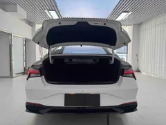 2022 Hyundai Elantra 1.5L CVT LUX Premium, белый — фото 21