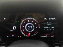 2022 Hyundai Elantra 1.5L CVT LUX Premium, белый — фото 23