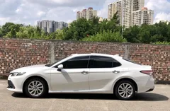 2023 Toyota Camry 2.0G Luxury, белый — фото 3