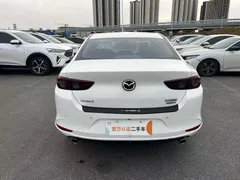 2021 Mazda Mazda3 2.0L AT, белый — фото 5