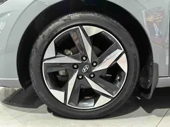 2022 Hyundai Elantra 1.5L CVT LUX Premium — фото 3
