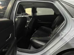 2022 Hyundai Elantra 1.5L CVT LUX Premium — фото 5