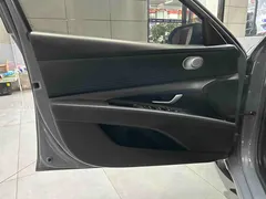 2022 Hyundai Elantra 1.5L CVT LUX Premium — фото 10
