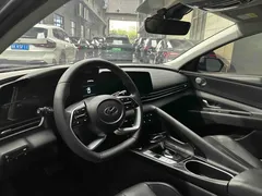 2022 Hyundai Elantra 1.5L CVT LUX Premium — фото 15