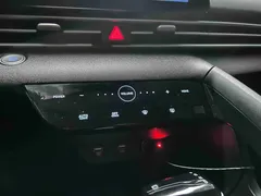 2022 Hyundai Elantra 1.5L CVT LUX Premium — фото 17