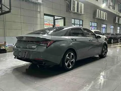 2022 Hyundai Elantra 1.5L CVT LUX Premium — фото 22