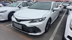2022 Toyota Camry 2.5G Luxury, белый — фото 1