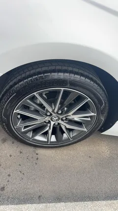 2022 Toyota Camry 2.5G Luxury, белый — фото 10