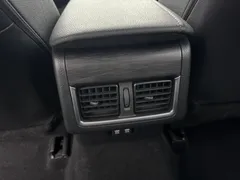 2022 Toyota Camry 2.5G Luxury, белый — фото 11
