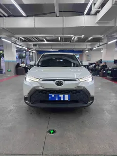 2022 Toyota Frontlander 2.0L CVT Elite, белый — фото 2