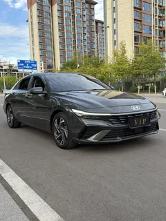 2023 Hyundai Elantra 1.5L CVT LUX Premium — фото 3