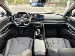 2023 Hyundai Elantra 1.5L CVT LUX Premium — фото 5